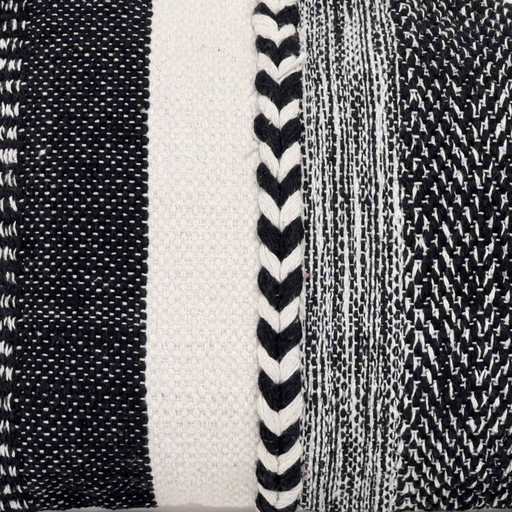 Cojín Boho líneas BN 30x50cm