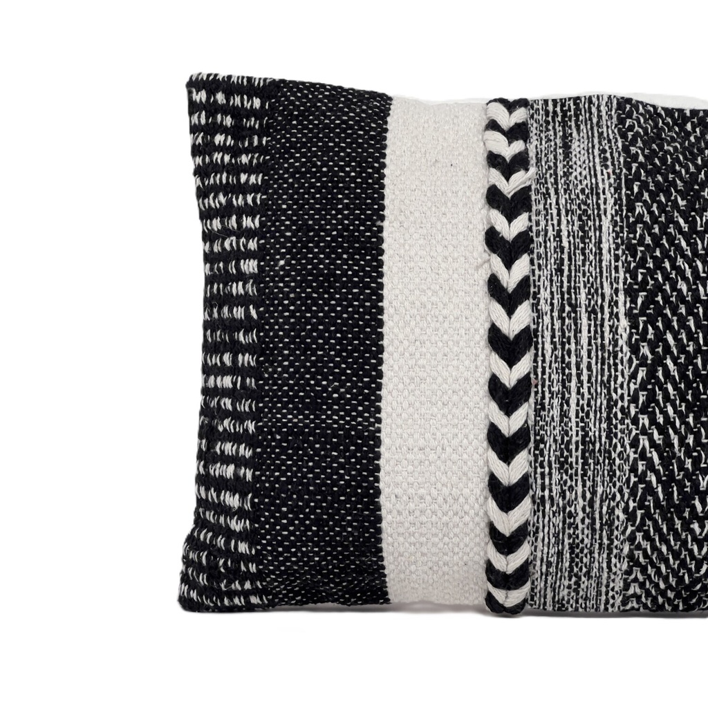 Cojín Boho líneas BN 30x50cm